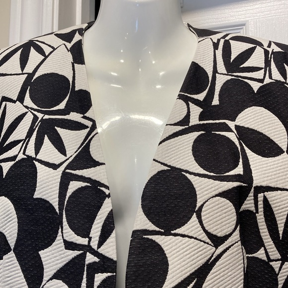 NWOT - LOUBEN Open Style Black & White Floral Pattern Lined Jacket - Size 12 - Picture 3 of 14
